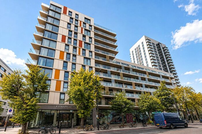 2 Bedroom Flat To Rent In Kensington Apartments, Aldgate East, London, E1