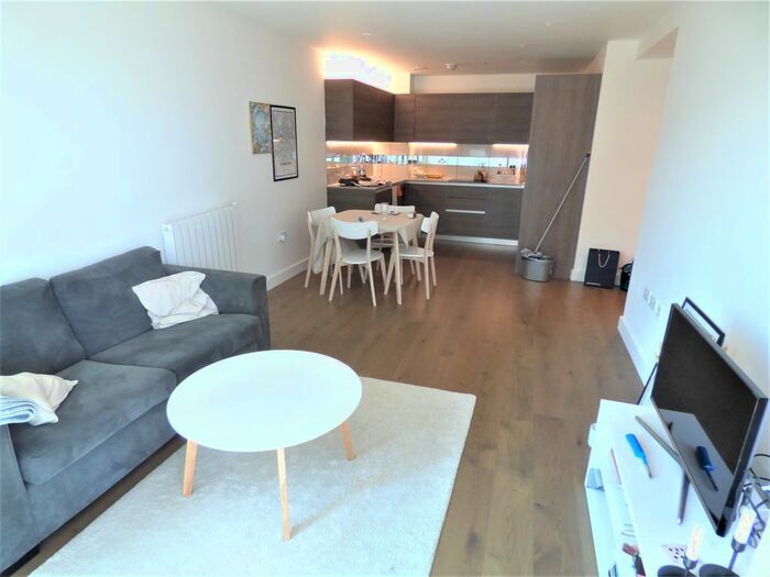2 Bedroom Flat To Rent In Deveraux House, Duke Of Wellington Avenue, Woolwich Arsenal, SE18