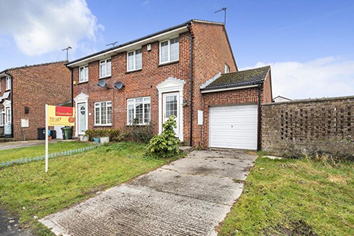 3 Bedroom Semi-Detached House For Sale In Grantham Close, Freshbrook, SN5