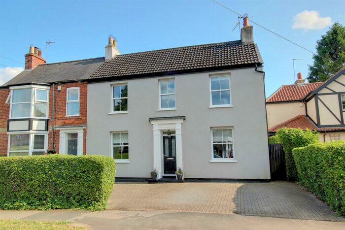 4 Bedroom Semi-Detached House For Sale In Stockbridge Road, Elloughton, Brough, HU15