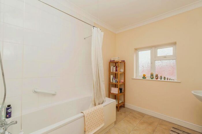 2 Bedroom Semi-Detached House For Sale In Shirley Park Road, Southampton, Hampshire, SO16