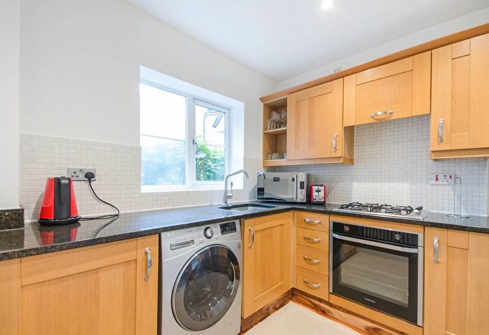 3 Bedroom Terraced House To Rent In Briary Court, Canning Town, London, E16