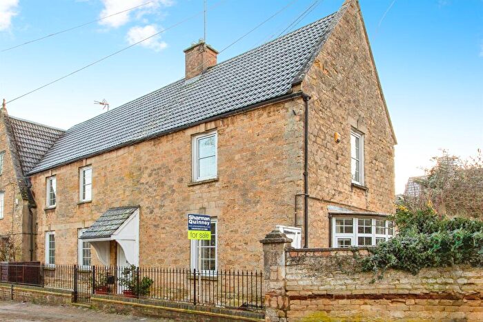 4 Bedroom Character Property For Sale In High Street, Denford, Kettering, NN14