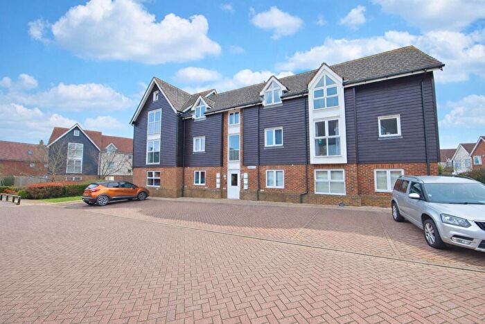 2 Bedroom Flat For Sale In Paxton Avenue, Hawkinge, Kent, CT18