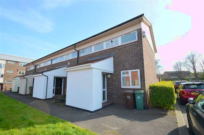 2 Bedroom End Of Terrace House To Rent In Brabazon Avenue, Wallington, SM6