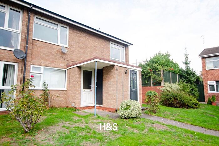 2 Bedroom Maisonette To Rent In Redwood Croft, Birmingham, B14
