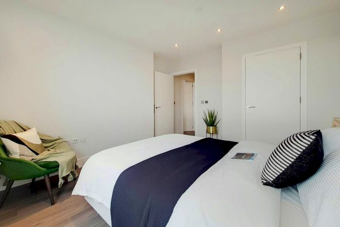 1 Bedroom Flat To Rent In Uncle Southall, Southall, London, UB2