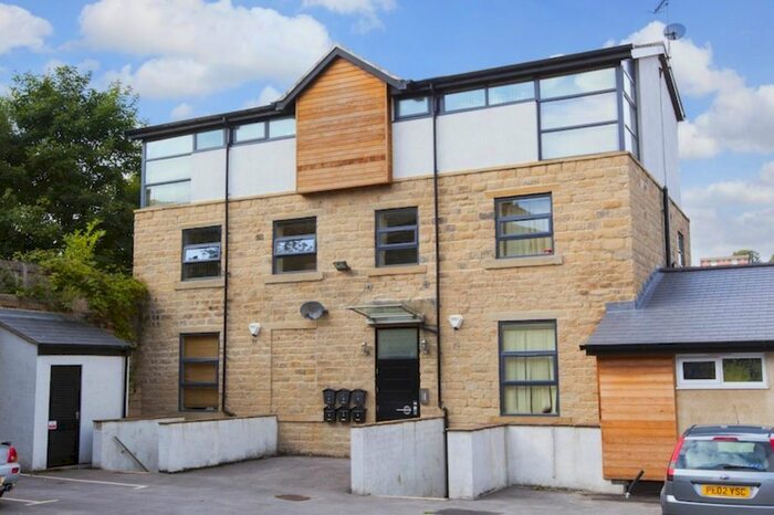 2 Bedroom Flat To Rent In Spinners Wharf, Dockfield Terrace, Shipley, West Yorkshire, BD17