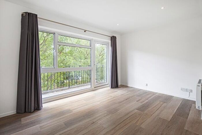 2 Bedroom Flat To Rent In Glyme Close, Woodstock, OX20