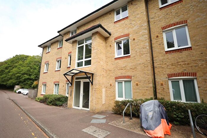 2 Bedroom Apartment To Rent In Hardings Close, Hemel Hempstead, HP3