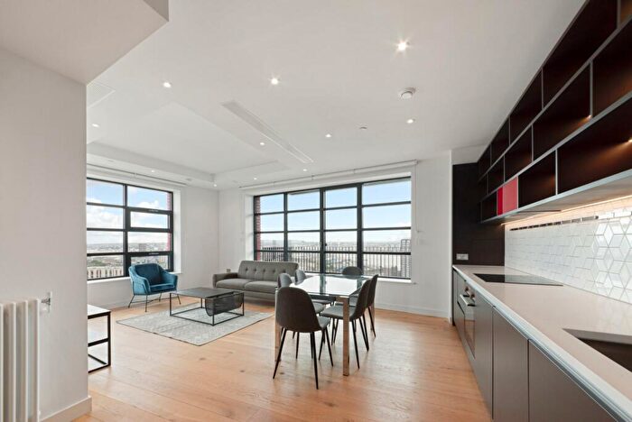 3 Bedroom Apartment To Rent In Defoe House, London City Island, E14