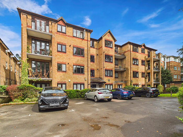 2 Bedroom Penthouse For Sale In Balmoral Court, The Avenue, Beckenham, BR3