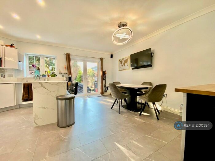 4 Bedroom Terraced House To Rent In Ash Close, Banstead, SM7