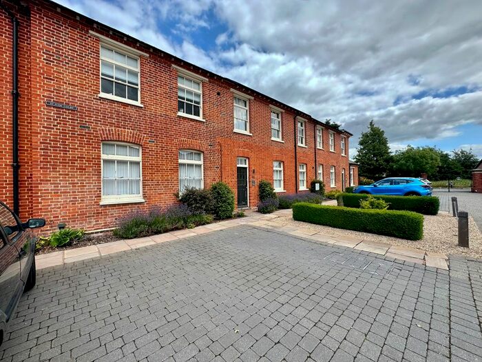 2 Bedroom Flat To Rent In Old St. Michaels Drive, Braintree, CM7