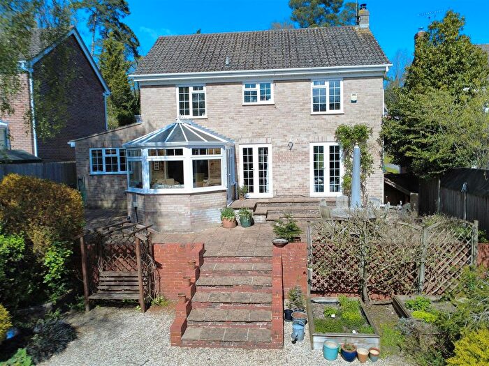 4 Bedroom Detached House For Sale In Willowmead Close, Newbury, RG14