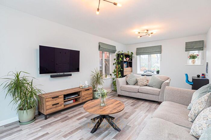 4 Bedroom Detached House For Sale In Riverside Walk, Crawley, RH10