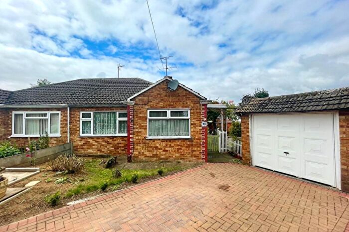 3 Bedroom Bungalow To Rent In Poets Green, Luton, Bedfordshire, LU4