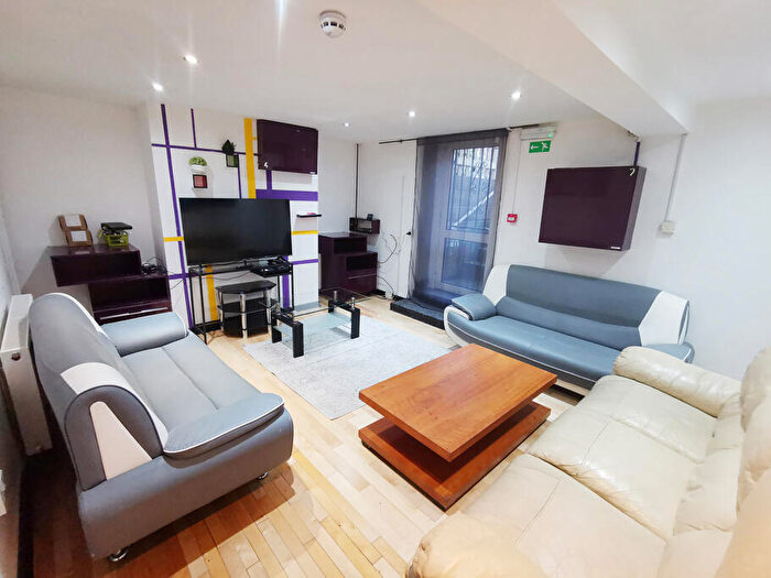 6 Bedroom House To Rent In Delph Mount, Woodhouse, LS6