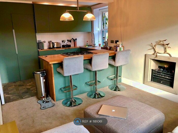 2 Bedroom Flat To Rent In Gatehead Road, Saddleworth, OL3