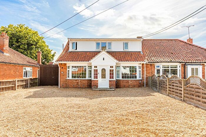 4 Bedroom Semi Detached Bungalow For Sale In Norwich Road, Watton, Thetford, IP25