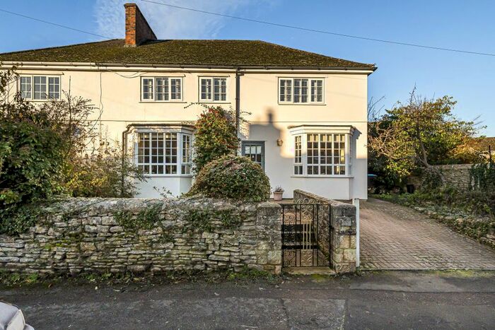 4 Bedroom Semi-Detached House To Rent In Queen Street, Eynsham, OX29