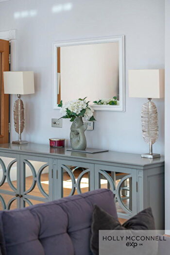 2 Bedroom Duplex For Sale In Marian Gardens, BR1