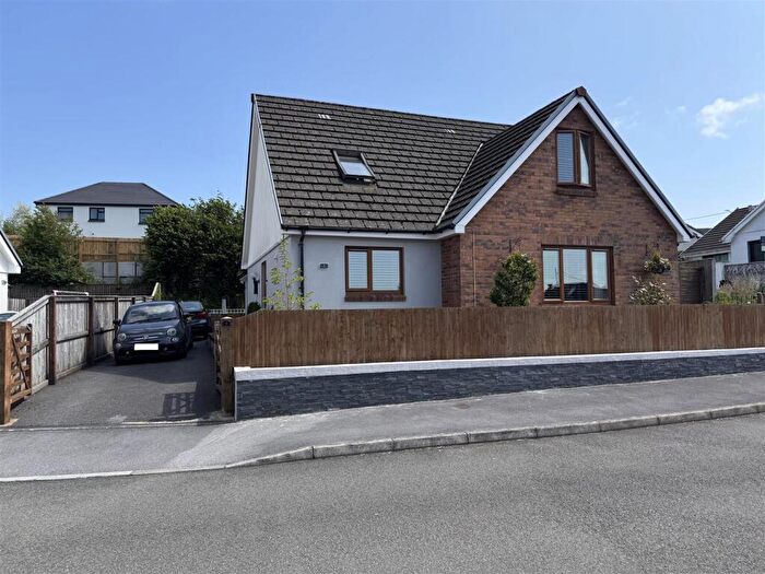 3 Bedroom Detached Bungalow For Sale In Clos Gwyn, Tumble, Llanelli, SA14