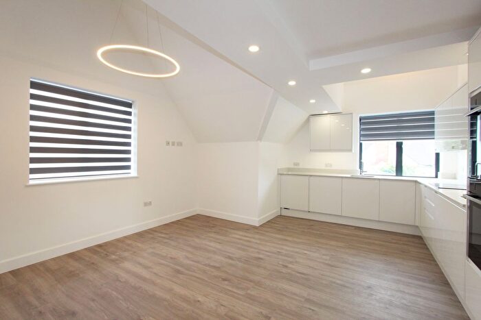 2 Bedroom Flat To Rent In Golders Green Road, London, NW11