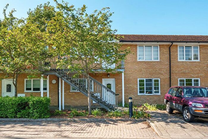 2 Bedroom Apartment For Sale In Belton Road, Berkhamsted, HP4