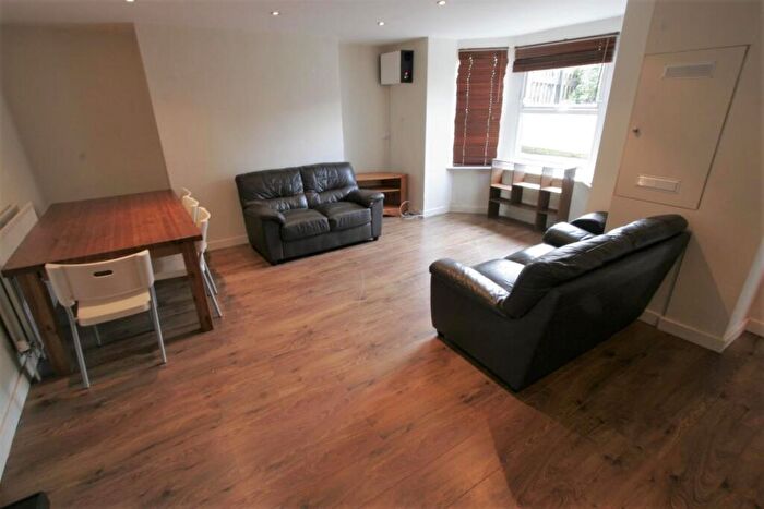 1 Bedroom Apartment To Rent In Regent Terrace, Hyde Park, Leeds, LS6