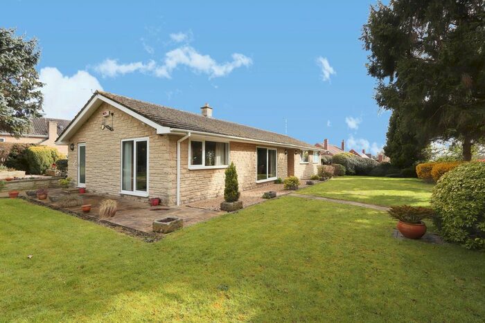 3 Bedroom Bungalow For Sale In Hague Lane, Renishaw, Sheffield, Derbyshire, S21