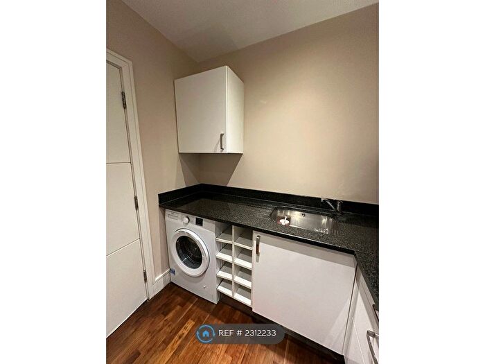1 Bedroom Flat To Rent In Garratt Lane, London, SW18