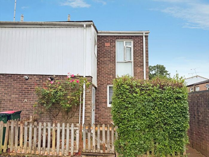 3 Bedroom End Of Terrace House For Sale In Primrose Close, Crawley, West Sussex, RH11