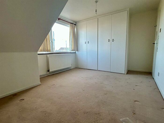 3 Bedroom Chalet For Sale In Ashingdon Road, Rochford, SS4