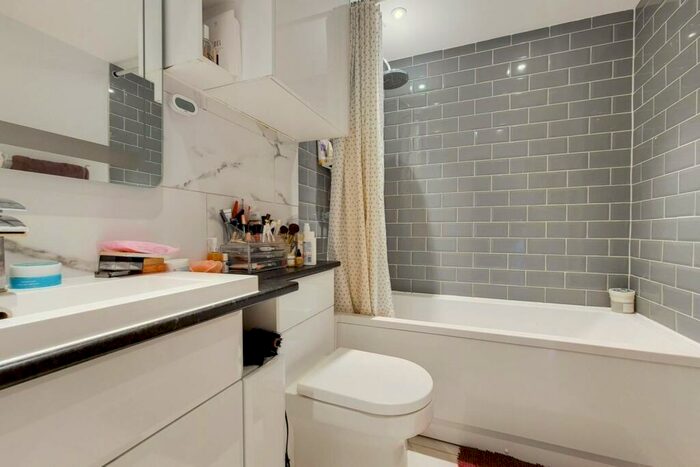 1 Bedroom Flat To Rent In Barrier Point, Royal Docks, London, E16