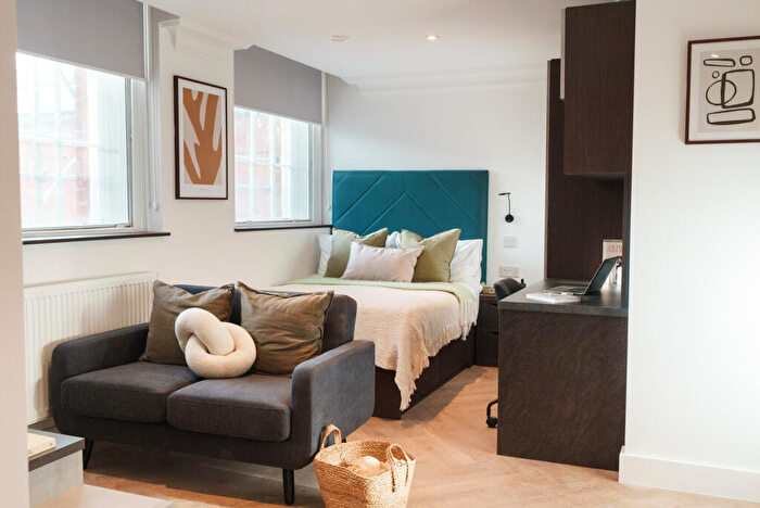 Apartment To Rent In Apt, - Cookridge Street #, LS2