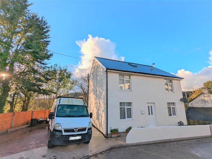 3 Bedroom Detached House For Sale In Porcupine, Par, PL24