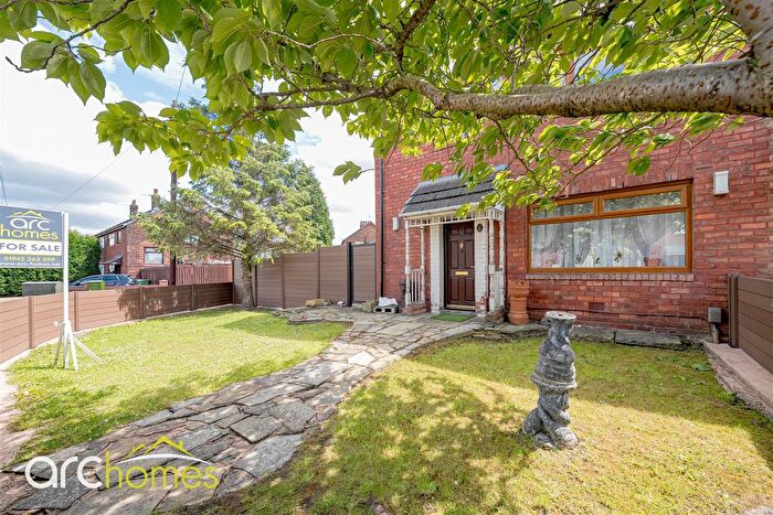 3 Bedroom Semi-Detached House For Sale In Glover Street, Leigh, WN7
