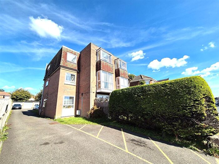 2 Bedroom Flat For Sale In Bournemouth Road, Poole, BH14
