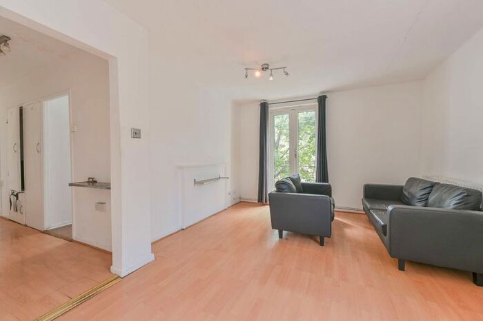 2 Bedroom Flat To Rent In Allen Edwards Drive, Stockwell, London, SW8