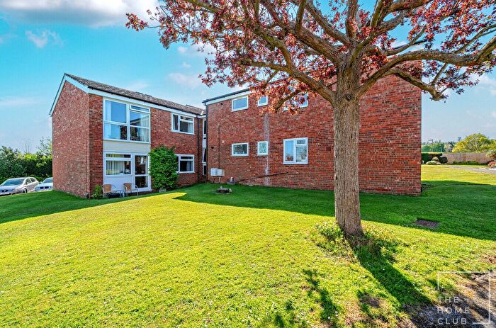 1 Bedroom Flat To Rent In Windsor Close, Guildford, GU2