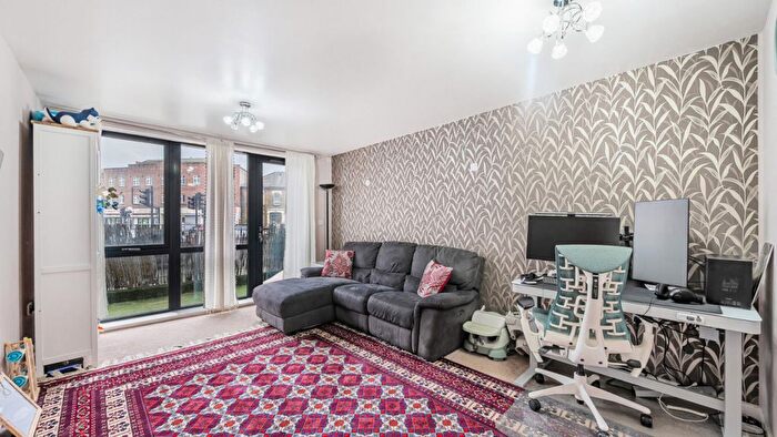 2 Bedroom Flat For Sale In Hurley Court, SW17