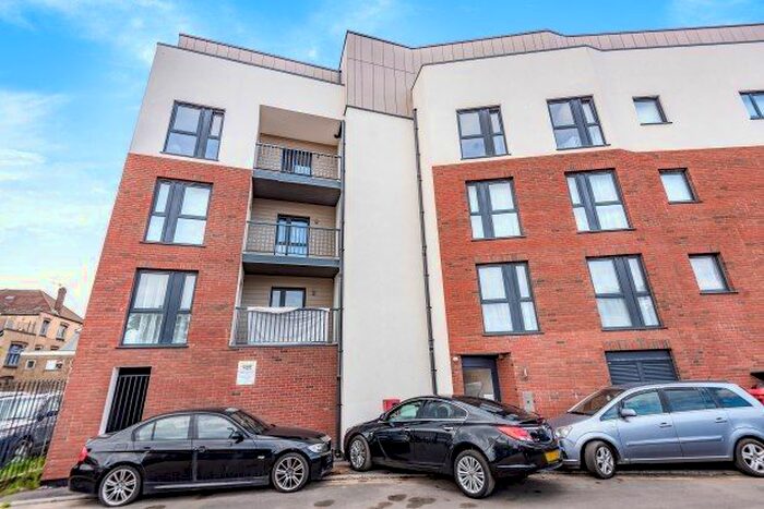 1 Bedroom Flat To Rent In Lyons Way, Slough, SL2