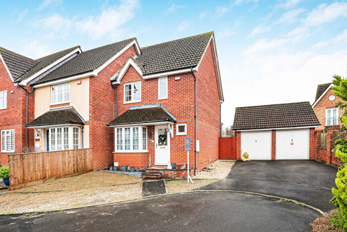 2 Bedroom End Of Terrace House For Sale In Ouse Close, Didcot, OX11