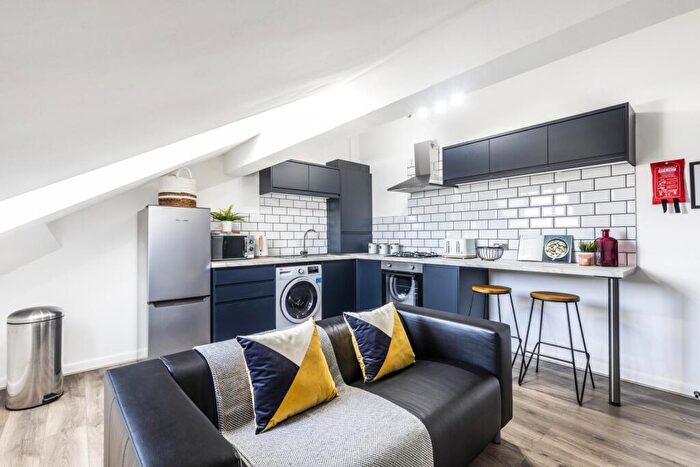 2 Bedroom Flat To Rent In Queens Road, Leeds, LS6