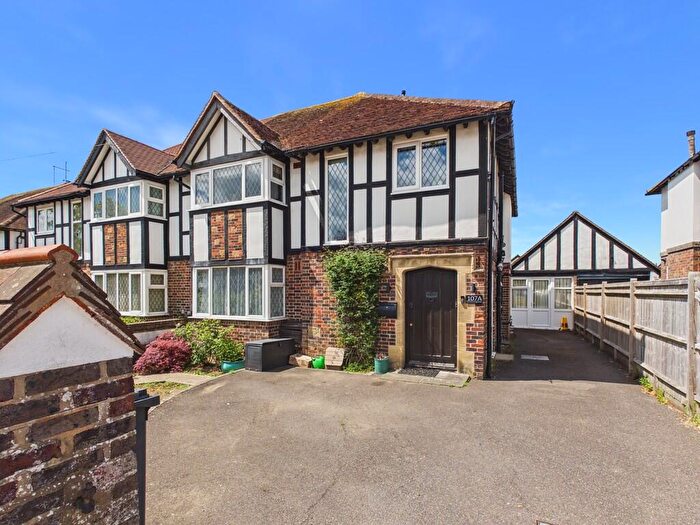 2 Bedroom Apartment To Rent In George V Avenue, Worthing, BN11
