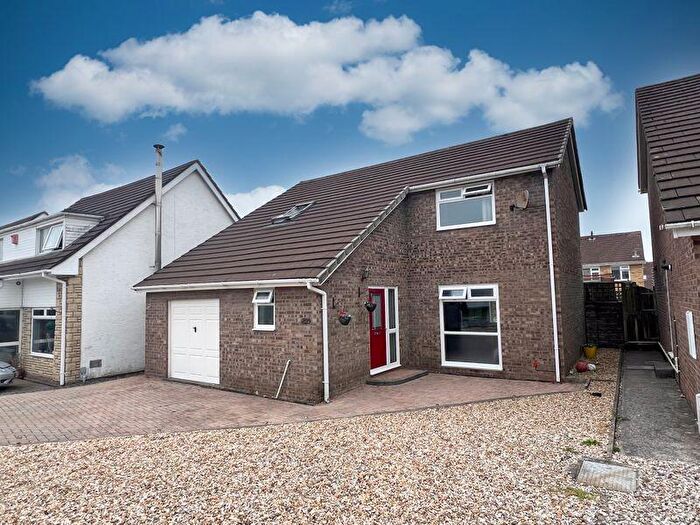 4 Bedroom Detached House For Sale In Priory Oak, Brackla, Bridgend, CF31