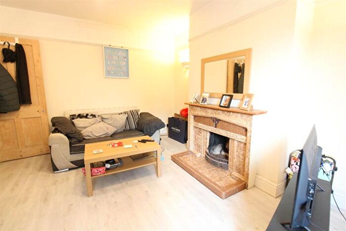 1 Bedroom Flat To Rent In High Road, SO16