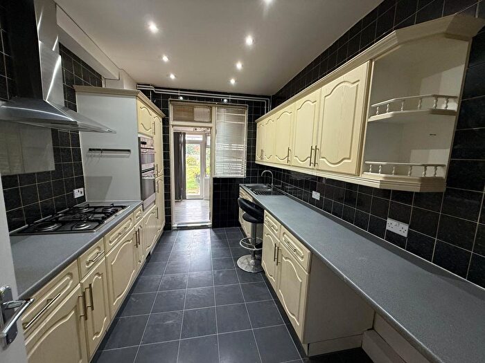 5 Bedroom Terraced House To Rent In Glenwood Gardens, Ilford, IG2