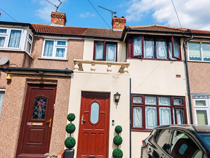 3 Bedroom Terraced House For Sale In Elm Park Avenue, Elm Park, Hornchurch, RM12